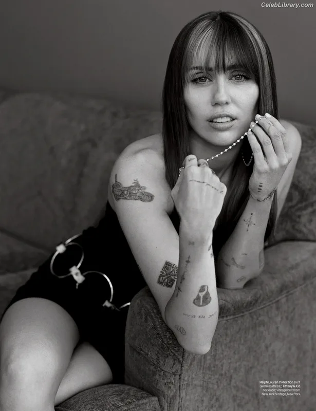 Miley Cyrus photo 15 of 2351