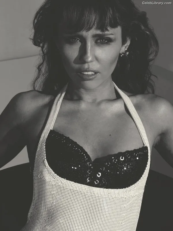 Miley Cyrus photo 16 of 2351