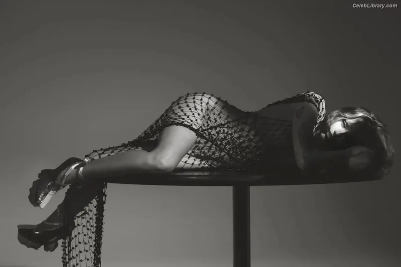 Miley Cyrus photo 24 of 2351