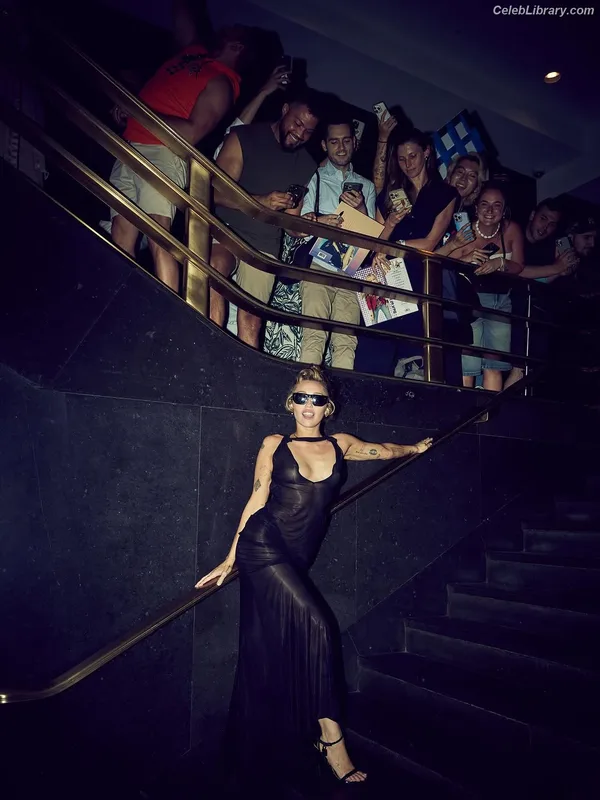 Miley Cyrus photo 14 of 2351