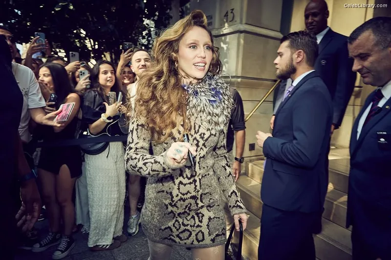 Miley Cyrus photo 15 of 2351