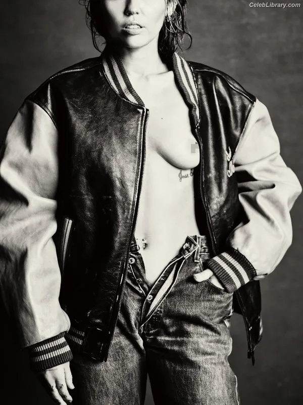 Miley Cyrus photo 5 of 2351