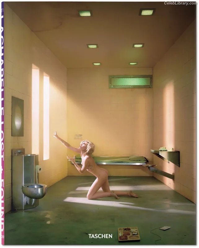 Miley Cyrus photo 12 of 2351