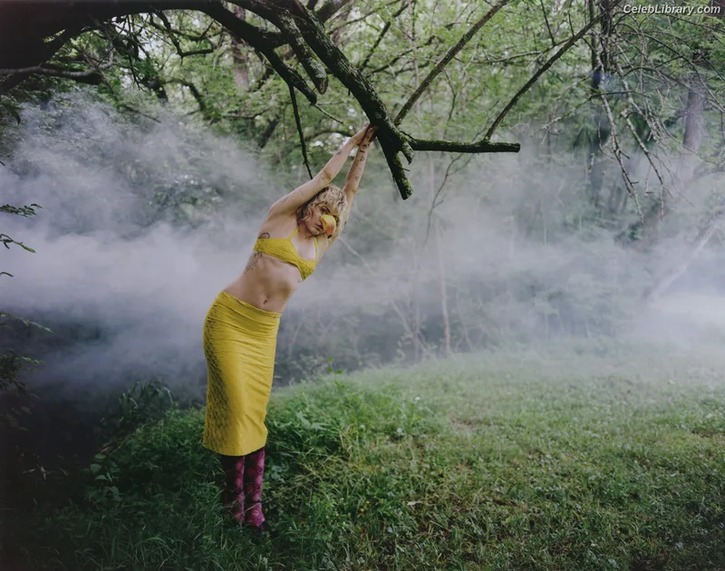 Miley Cyrus photo 11 of 2351