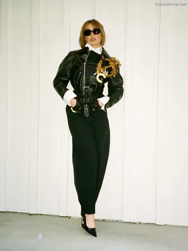 Miley Cyrus photo 16 of 2351