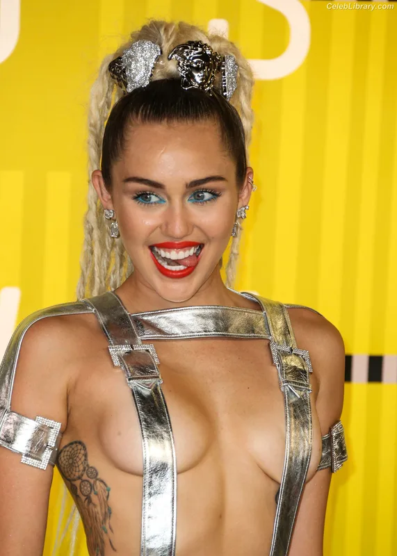 Miley Cyrus photo 6 of 2351