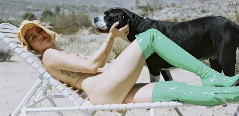 Miley Cyrus photo 8 of 2351