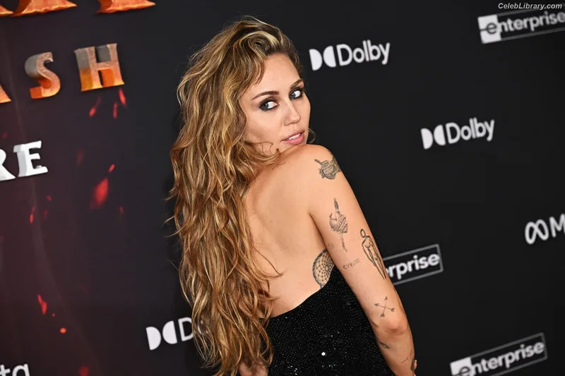Miley Cyrus photo 6 of 2351
