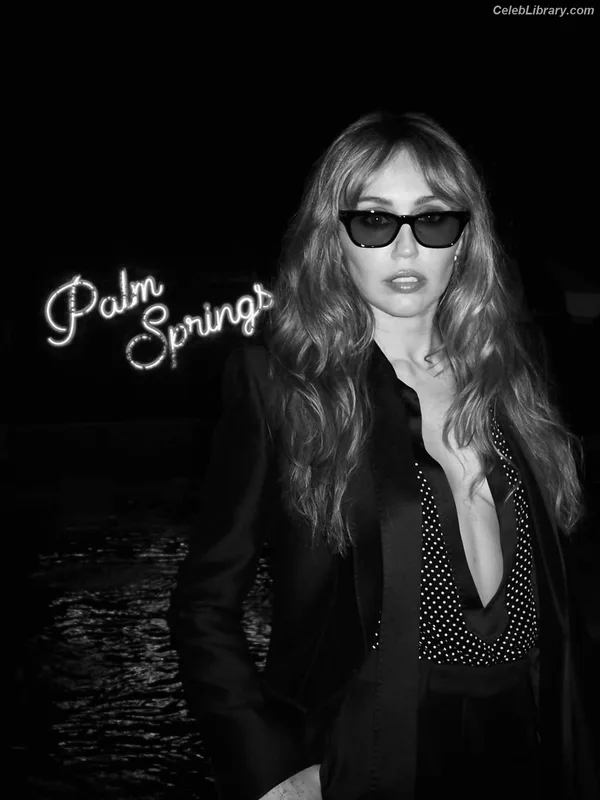 Miley Cyrus photo 6 of 2351
