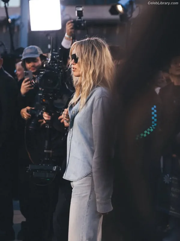 Miley Cyrus photo 9 of 2351