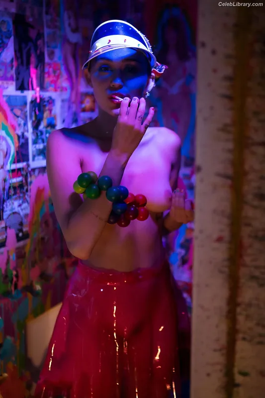 Miley Cyrus photo 13 of 2351
