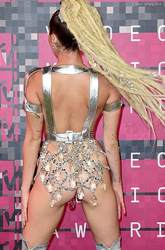 Miley Cyrus photo 16 of 2351