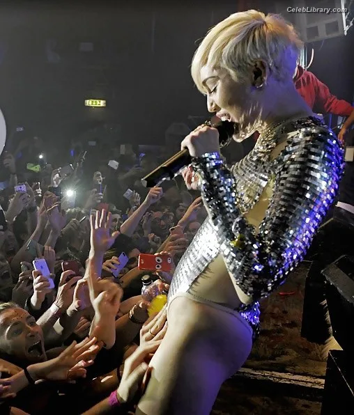 Miley Cyrus photo 6 of 2351