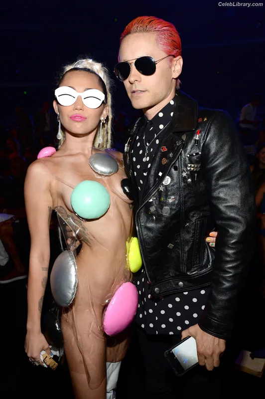 Miley Cyrus photo 4 of 2351