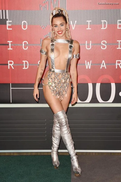 Miley Cyrus photo 11 of 2351