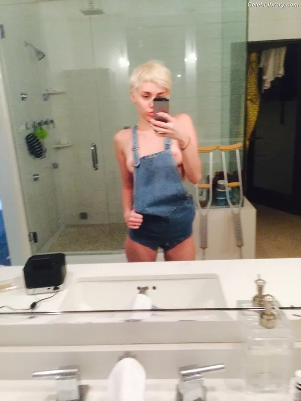 Miley Cyrus photo 14 of 2351