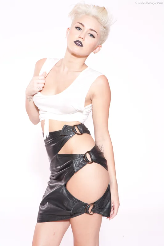 Miley Cyrus photo 11 of 2351