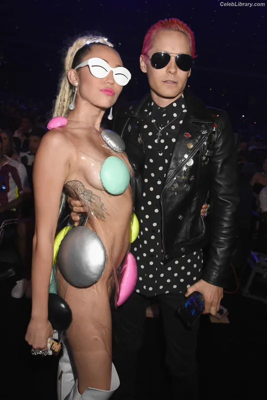 Miley Cyrus photo 6 of 2351