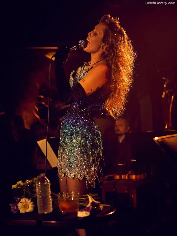Miley Cyrus photo 12 of 2351