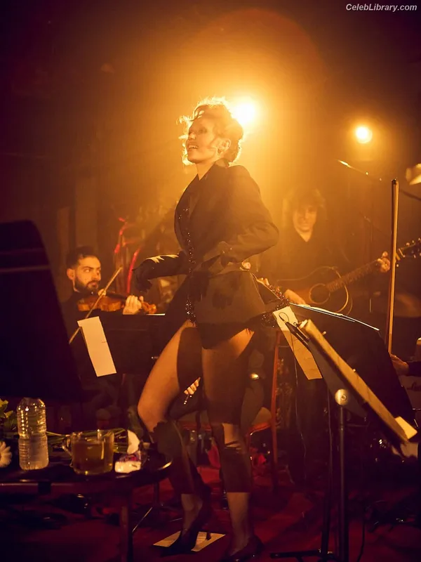 Miley Cyrus photo 15 of 2351