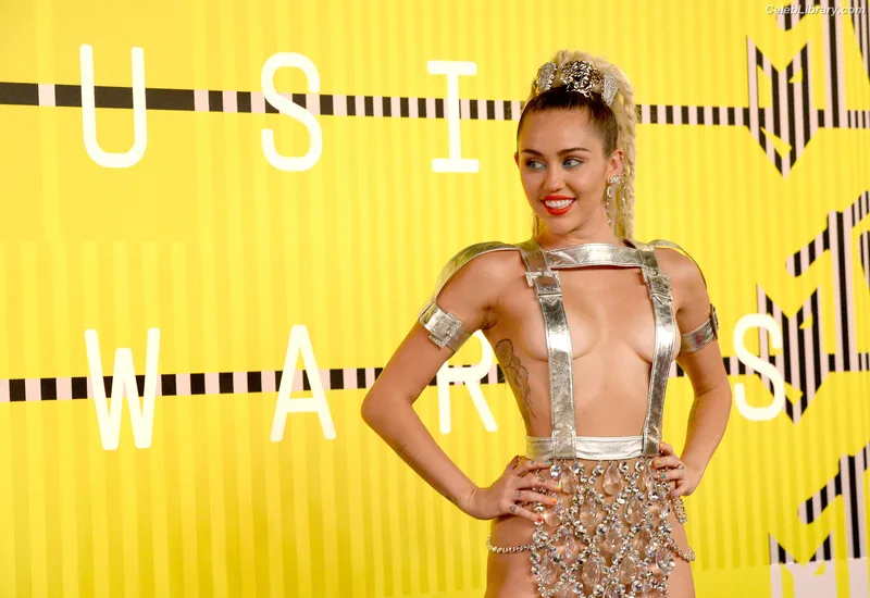 Miley Cyrus photo 10 of 2351