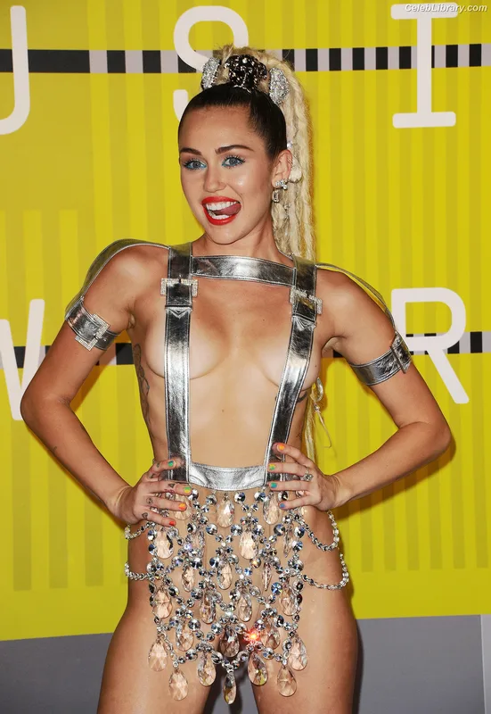 Miley Cyrus photo 11 of 2351