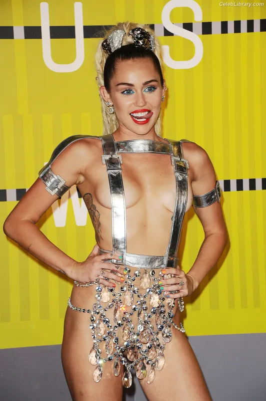Miley Cyrus photo 12 of 2351
