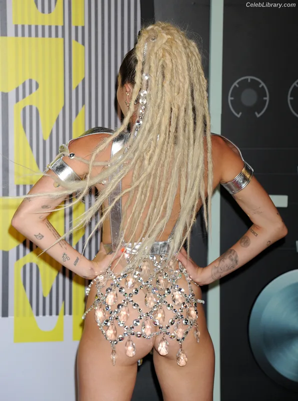 Miley Cyrus photo 15 of 2351