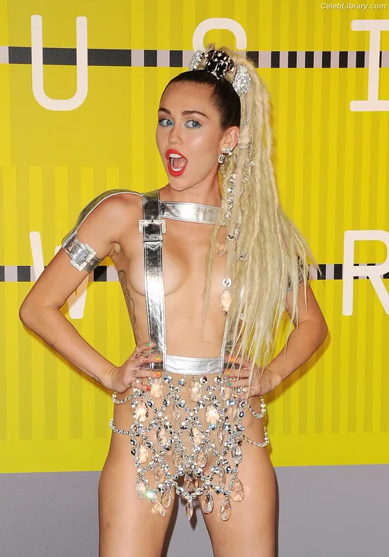 Miley Cyrus photo 17 of 2351