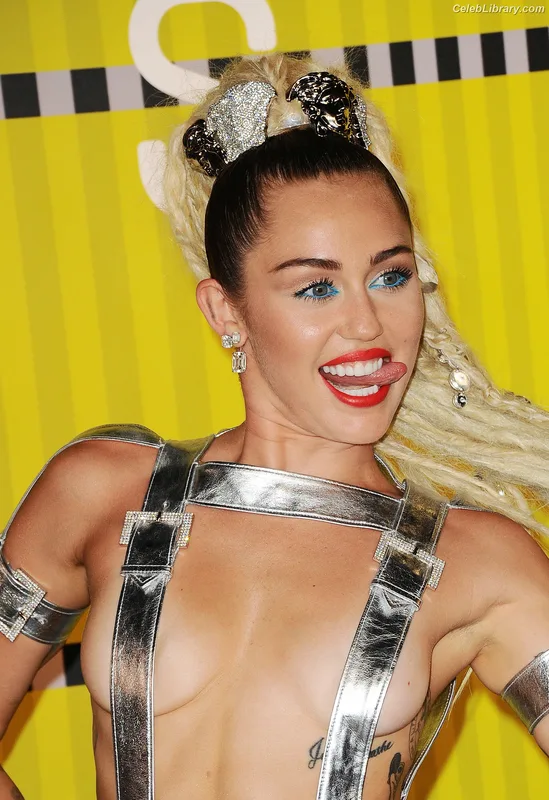 Miley Cyrus photo 18 of 2351