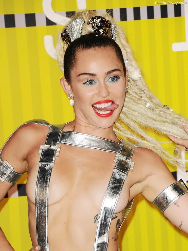 Miley Cyrus photo 24 of 2351