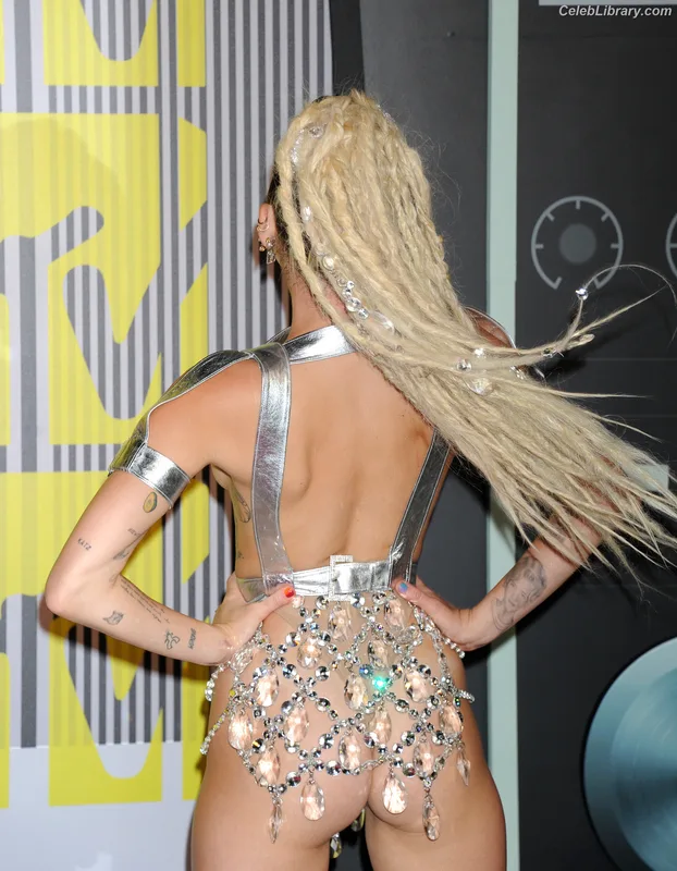 Miley Cyrus photo 4 of 2351