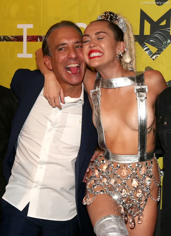 Miley Cyrus photo 8 of 2351
