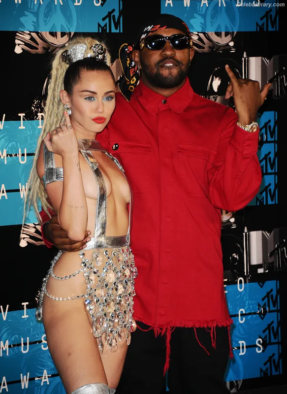 Miley Cyrus photo 19 of 2351