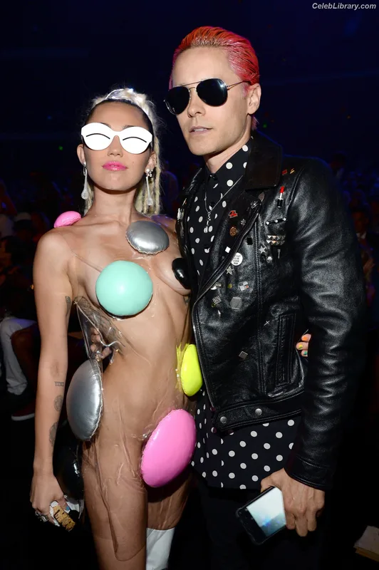 Miley Cyrus photo 11 of 2351