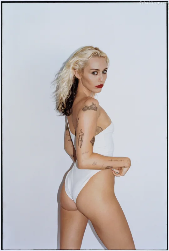 Miley Cyrus photo 22 of 2351