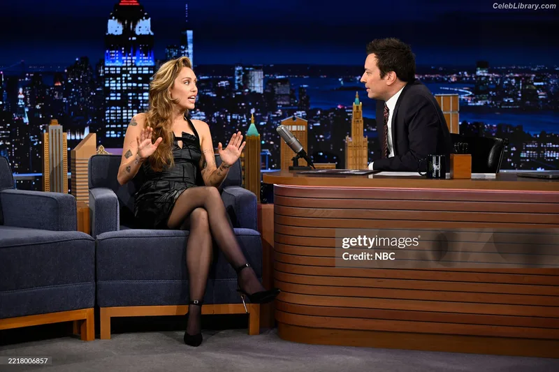Miley Cyrus photo 14 of 2351