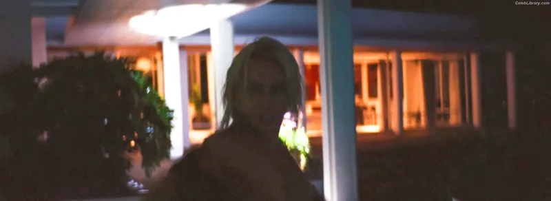 Miley Cyrus photo 22 of 2351