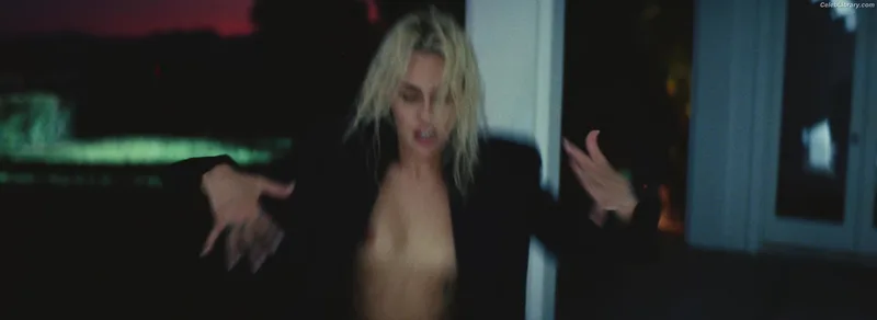 Miley Cyrus photo 24 of 2351