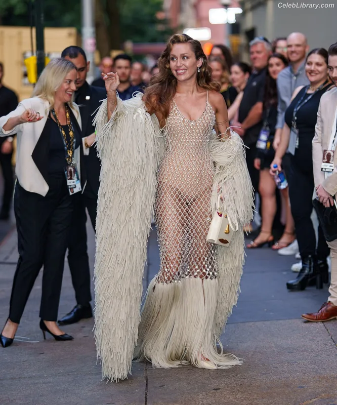 Miley Cyrus photo 8 of 2351