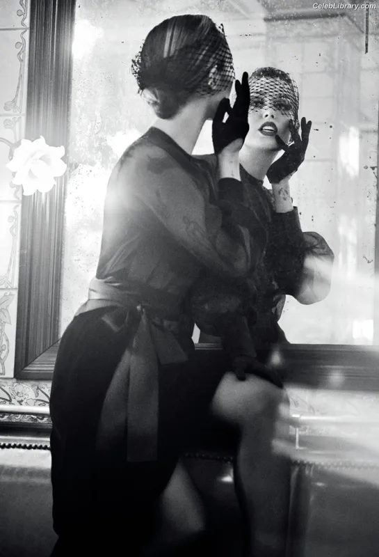 Miley Cyrus photo 20 of 2351