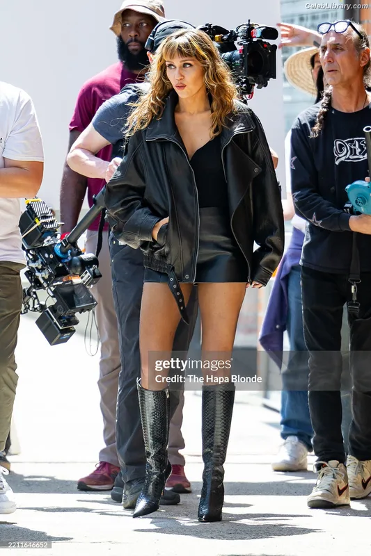 Miley Cyrus photo 6 of 2351