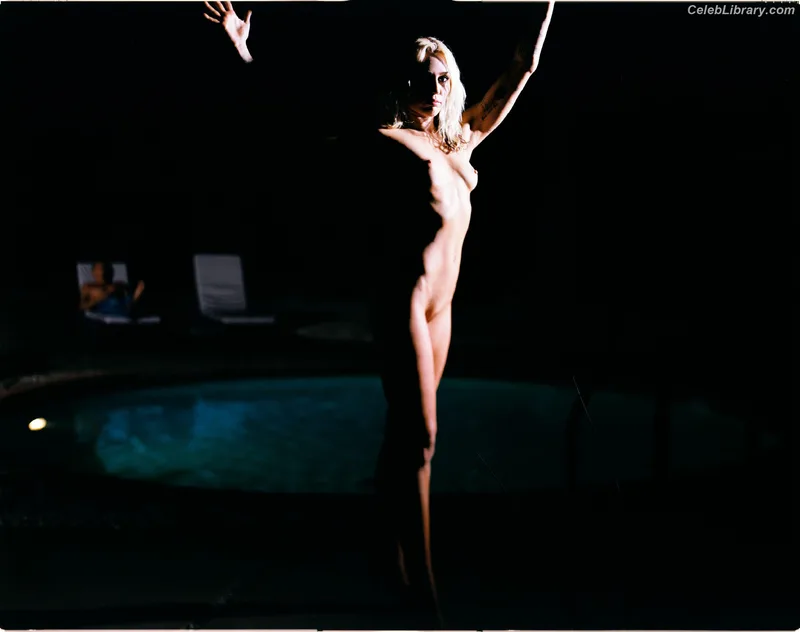 Miley Cyrus photo 3 of 2351