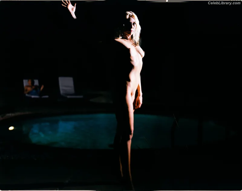 Miley Cyrus photo 5 of 2351