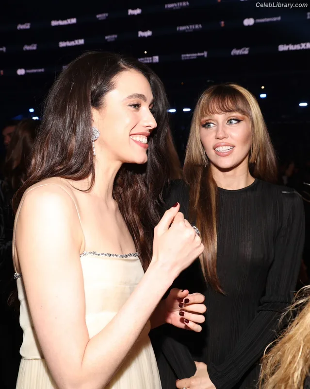 Miley Cyrus photo 12 of 2351