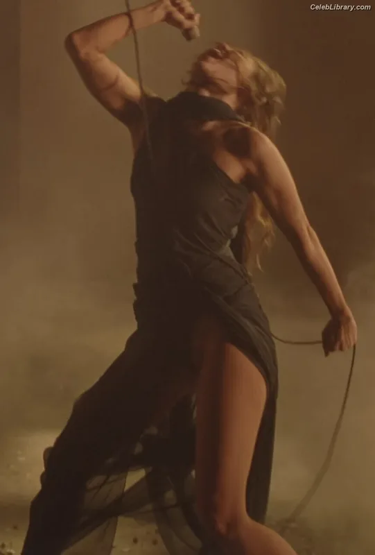 Miley Cyrus photo 16 of 2351