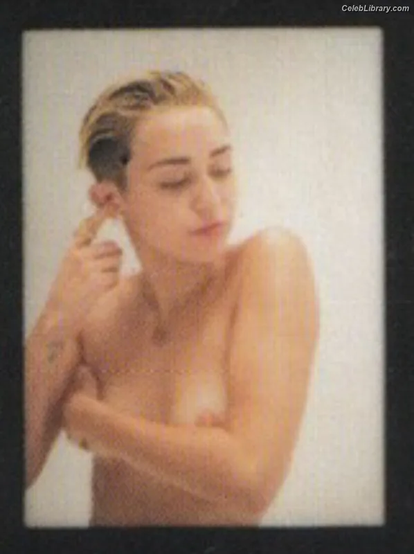 Miley Cyrus photo 20 of 2351