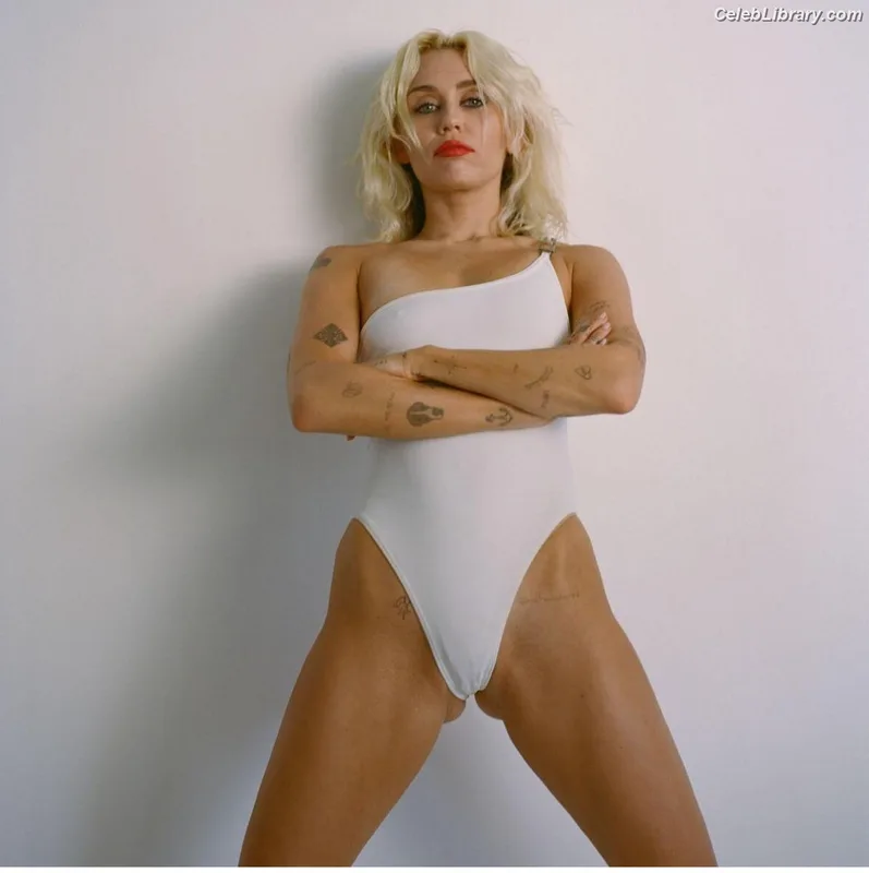 Miley Cyrus photo 15 of 2351
