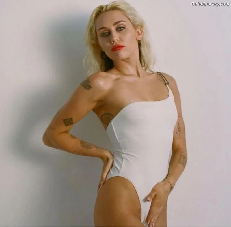 Miley Cyrus photo 16 of 2351