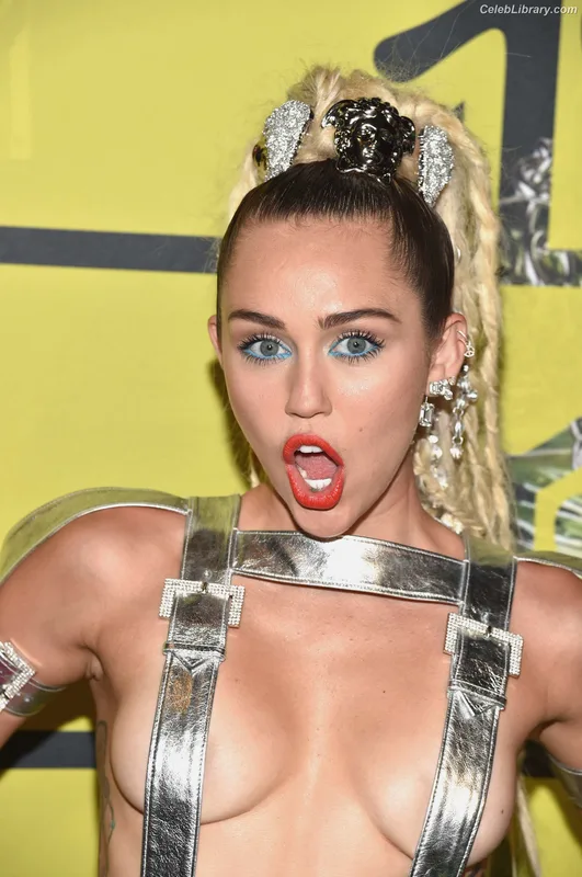 Miley Cyrus photo 13 of 2351